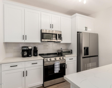 11333 N 92nd Street - Photo Thumbnail 4