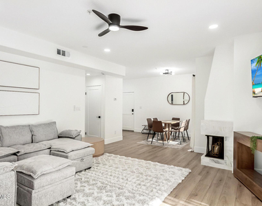 11333 N 92nd Street - Photo Thumbnail 2