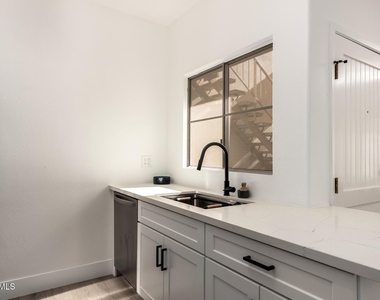 11333 N 92nd Street - Photo Thumbnail 5
