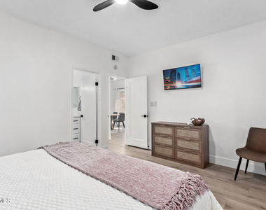 11333 N 92nd Street - Photo Thumbnail 15