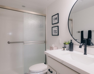 7940 E Camelback Road - Photo Thumbnail 16
