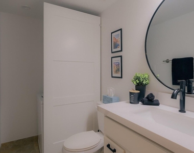 7940 E Camelback Road - Photo Thumbnail 25