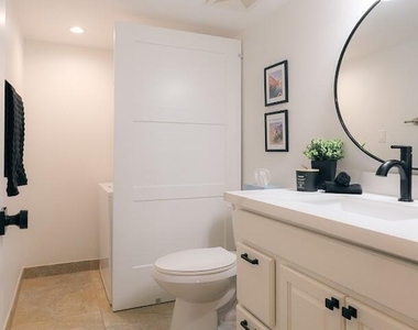 7940 E Camelback Road - Photo Thumbnail 24