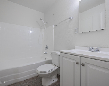 2115 W Devonshire Avenue - Photo Thumbnail 11