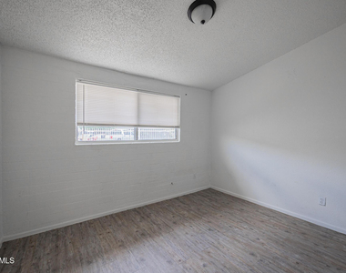 2115 W Devonshire Avenue - Photo Thumbnail 7