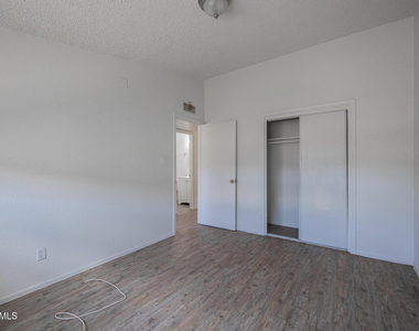 2115 W Devonshire Avenue - Photo Thumbnail 10