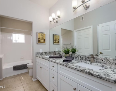 600 W Grove Parkway - Photo Thumbnail 17
