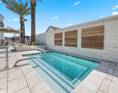 15601 W Cactus Road - Photo Thumbnail 10
