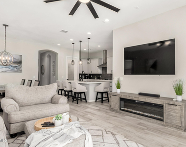 23129 E Carriage Way - Photo Thumbnail 9