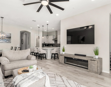 23129 E Carriage Way - Photo Thumbnail 10