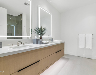 5000 N Camelback Ridge Road - Photo Thumbnail 20
