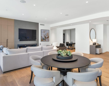 5000 N Camelback Ridge Road - Photo Thumbnail 2