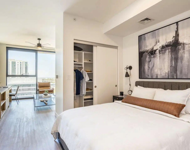 817 N 6th Street - Photo Thumbnail 7