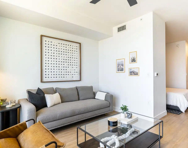 817 N 6th Street - Photo Thumbnail 3