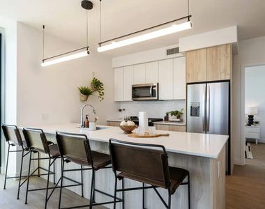 817 N 6th Street - Photo Thumbnail 4