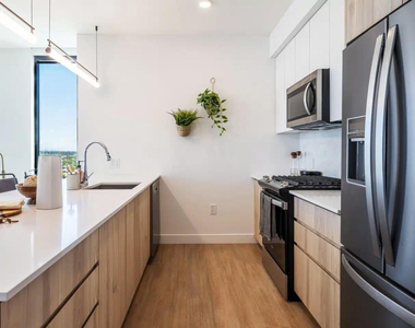 817 N 6th Street - Photo Thumbnail 6
