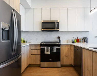817 N 6th Street - Photo Thumbnail 3