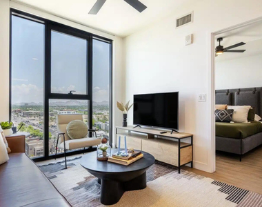 817 N 6th Street - Photo Thumbnail 1