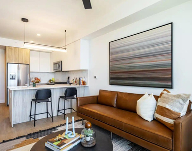 817 N 6th Street - Photo Thumbnail 2