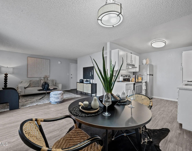 4337 N 53rd Lane - Photo Thumbnail 4