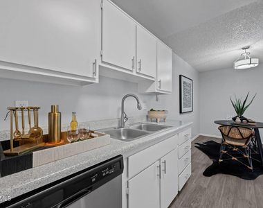 4337 N 53rd Lane - Photo Thumbnail 1