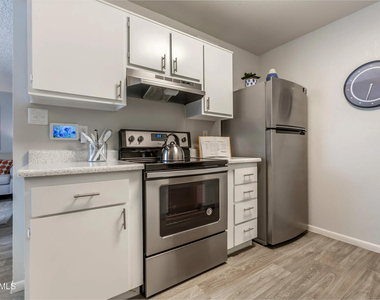 4337 N 53rd Lane - Photo Thumbnail 2