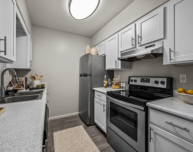 9350 N 67th Avenue - Photo Thumbnail 1