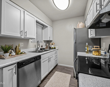 9350 N 67th Avenue - Photo Thumbnail 2