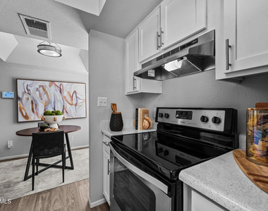 4748 W Sierra Vista Drive - Photo Thumbnail 2