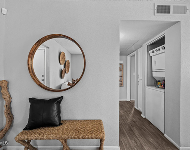 4748 W Sierra Vista Drive - Photo Thumbnail 6