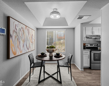 4748 W Sierra Vista Drive - Photo Thumbnail 5