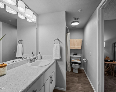 4748 W Sierra Vista Drive - Photo Thumbnail 13