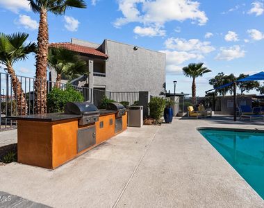 4748 W Sierra Vista Drive - Photo Thumbnail 9