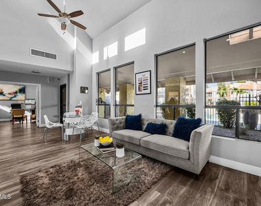 4748 W Sierra Vista Drive - Photo Thumbnail 7