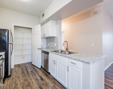 17374 N 89th Avenue - Photo Thumbnail 2