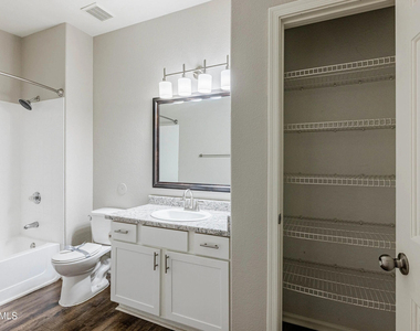 17374 N 89th Avenue - Photo Thumbnail 4