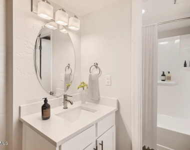 1645 E Thomas Road - Photo Thumbnail 6
