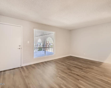 1645 E Thomas Road - Photo Thumbnail 2