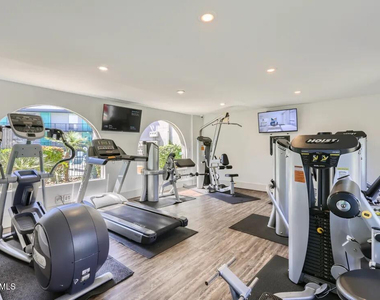 1645 E Thomas Road - Photo Thumbnail 5