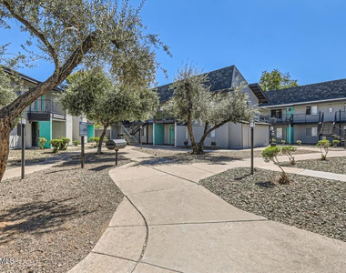 1645 E Thomas Road - Photo Thumbnail 18
