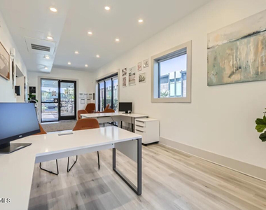 1645 E Thomas Road - Photo Thumbnail 11