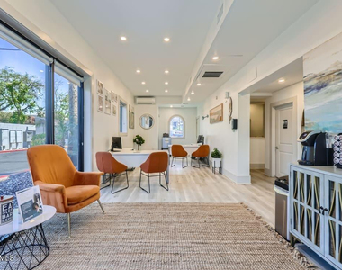 1645 E Thomas Road - Photo Thumbnail 7