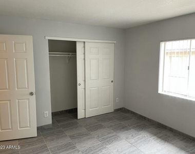 1222 E Mountain View Road - Photo Thumbnail 8