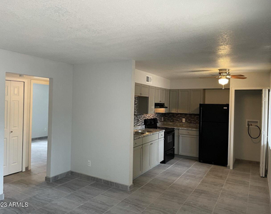 1222 E Mountain View Road - Photo Thumbnail 2