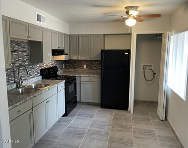 1222 E Mountain View Road - Photo Thumbnail 4