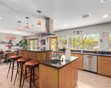 2909 E Las Rocas Drive - Photo Thumbnail 6