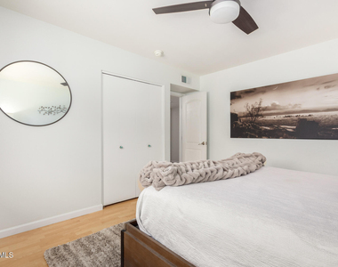 2909 E Las Rocas Drive - Photo Thumbnail 22
