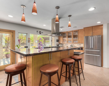 2909 E Las Rocas Drive - Photo Thumbnail 5