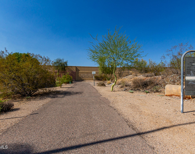 2909 E Las Rocas Drive - Photo Thumbnail 46