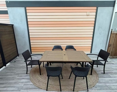 1205 Manzanita St - Photo Thumbnail 4